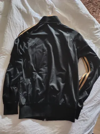 Chaqueta Adidas Negra y Dorada