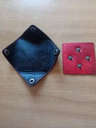 Monedero piel negro y rojo vintage