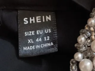 Blusa SHEIN XL con cuello pedrería.
