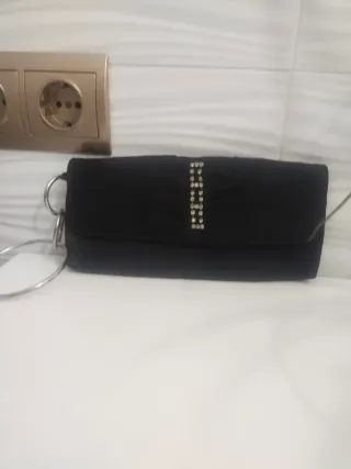 Bolso negro con pedrería