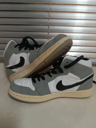 Zapatillas similar a modelo Nike Air Jordan 1 Mid
