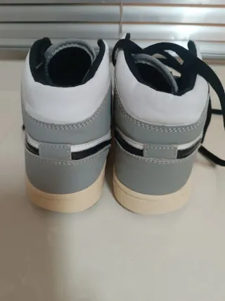 Zapatillas similar a modelo Nike Air Jordan 1 Mid