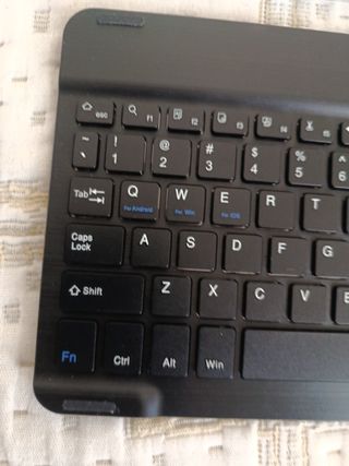 Teclado portátil para tablet con puntero