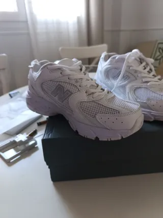 Zapatillas New Balance blanco detalles gris