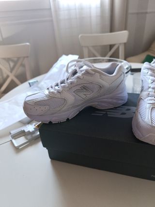 Zapatillas New Balance blanco detalles gris