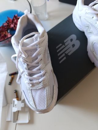 Zapatillas New Balance blanco detalles gris