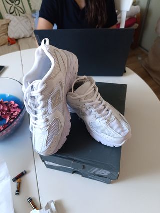Zapatillas New Balance blanco detalles gris