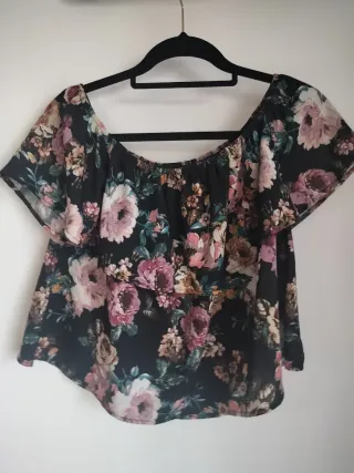 Blusa floral escotada