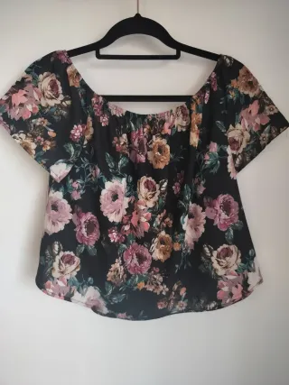 Blusa floral escotada