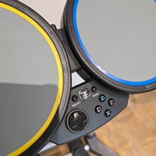 Guitarra +  Bateria + Microfono
Rockband 1 y 2 Ps3