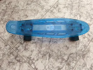 Skateboard Transparente Azul Niños