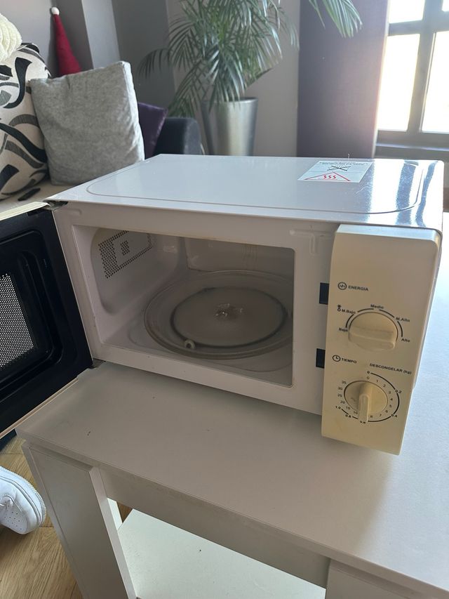 Microondas blanco en buen estado