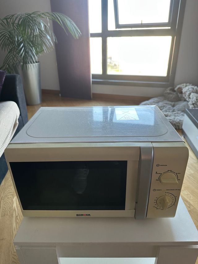 Microondas blanco en buen estado