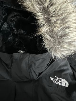 Abrigo The North Face Negro con Capucha
