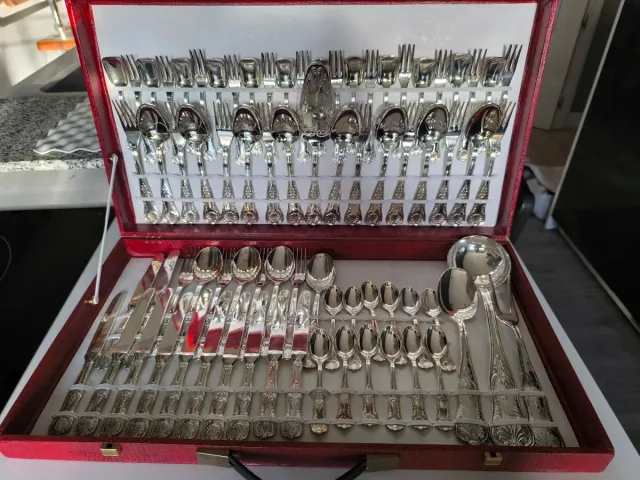 Cubertería plateada 1000