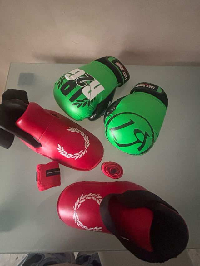 Guantes y zapatillas boxeo R2C