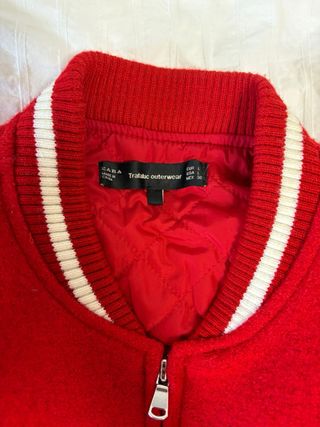 Chaqueta Zara estilo universitario americano