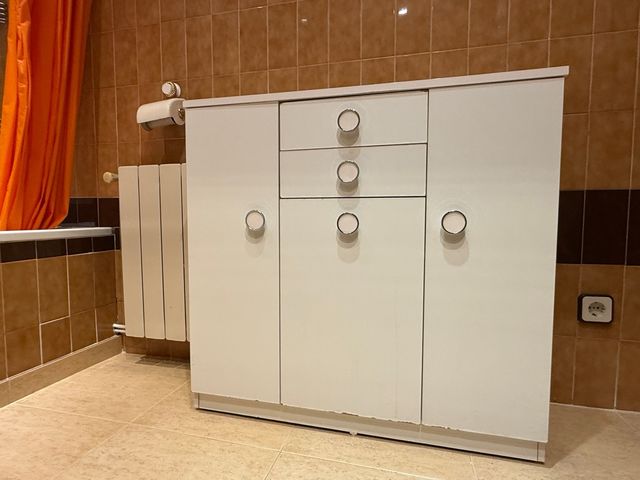 Mueble de baño blanco