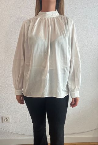 Blusa de satén blanca