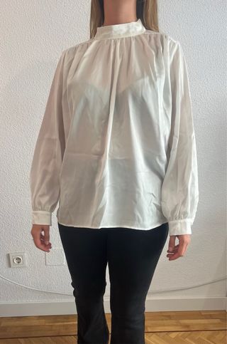 Blusa de satén blanca