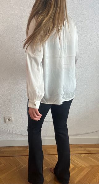Blusa de satén blanca