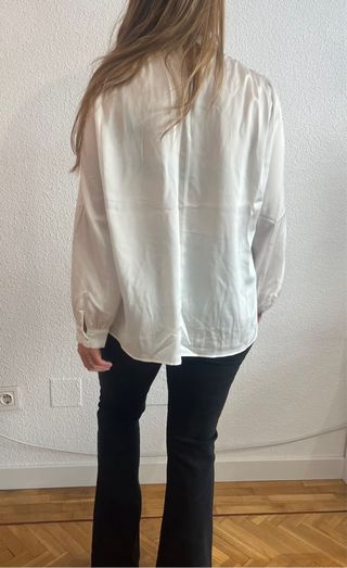 Blusa de satén blanca