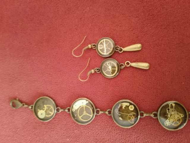 Conjunto de pendientes y pulsera steampunk