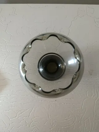 Jarrón de cristal ahumado con borde ondulado