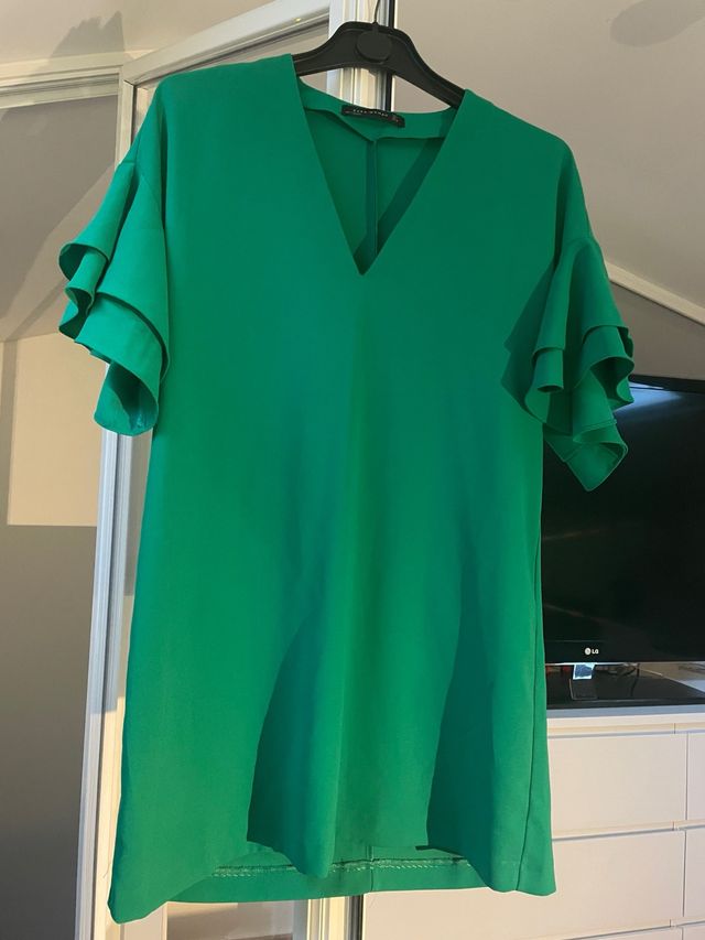 Abito verde Zara con maniche a balze