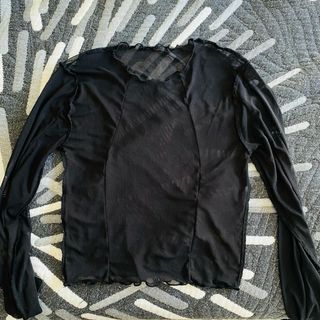 Blusa negra de malla manga larga