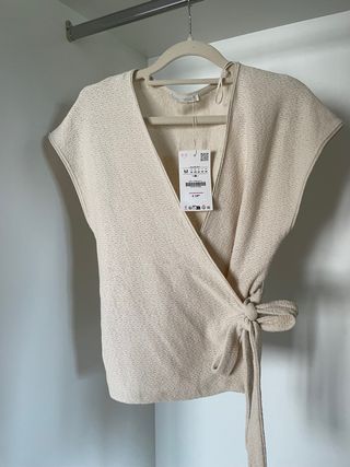 Blusa Zara cruzada beige Talla M