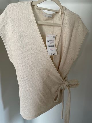 Blusa Zara cruzada beige Talla M