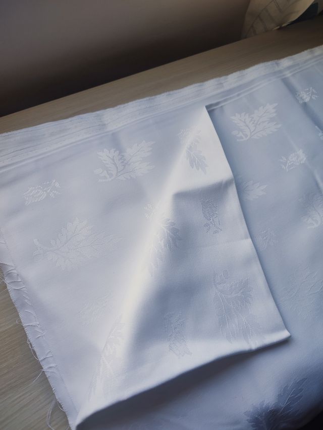 Tela JACQUARD blanca con dibujo vegetal (3m)