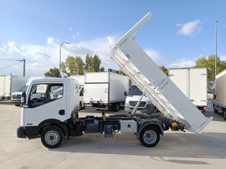 Nissan NT400 Cabstar VOLQUETE BASCULANTE 130 CV