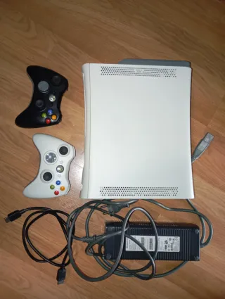 Xbox 360 Blanca con 2 Mandos