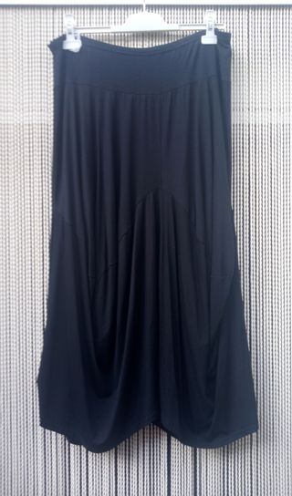 Falda larga negra M&S T.48-50