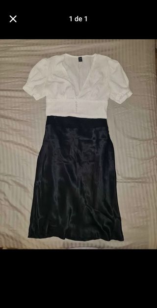 Falda negra y top blanco