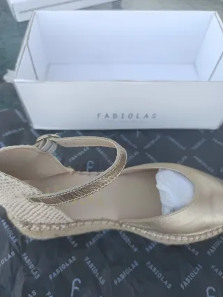 Zapatillas Fabiolas doradas talla 39