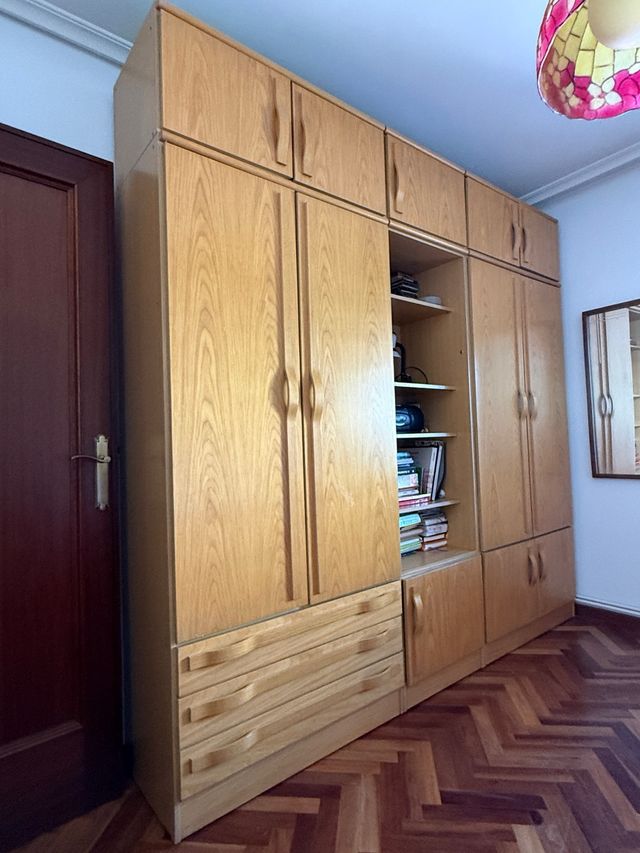 Armario de madera para habitación