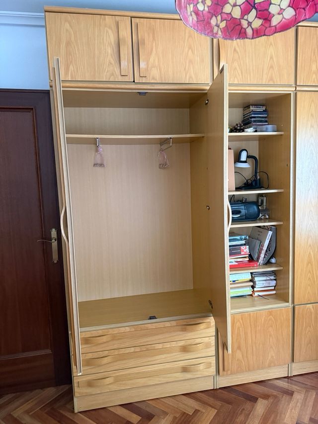 Armario de madera para habitación