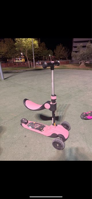 Patinete nuevo con asiento