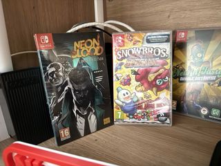 Nintendo Switch OLED rosso e blu. Con giochi.