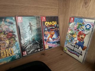 Nintendo Switch OLED rosso e blu. Con giochi.