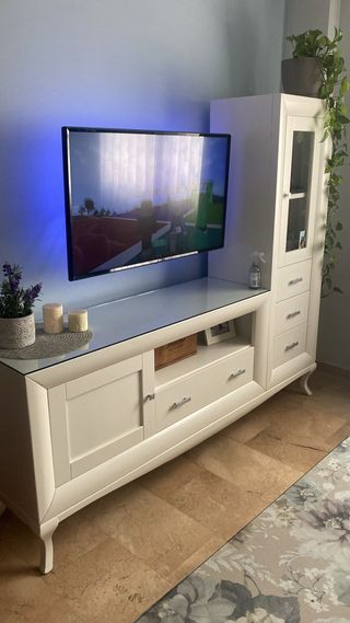 Mueble de salón blanco