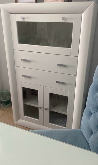 Mueble de salón blanco