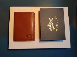 Cartera MODLUX. Cuero auténtico.