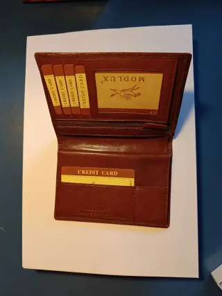 Cartera MODLUX. Cuero auténtico.