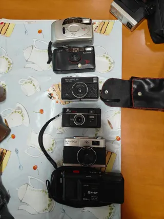 Vecchie fotocamere Yashica, Agfa, Panasonic...