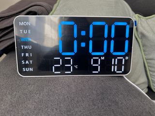 Reloj Digital LED Blanco y Azul