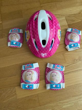 Casco y protectores Barbie para patinar